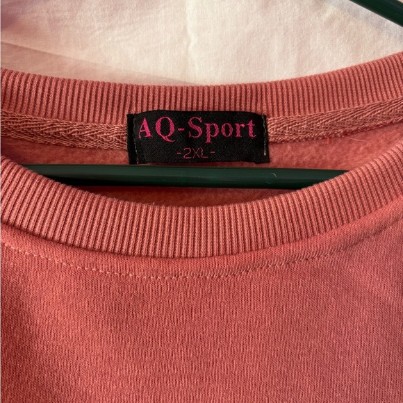 Super cute Crop Sweatshirt - Picture 2 of 7